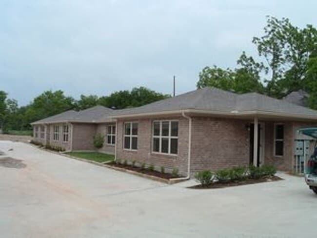 Building Photo - 228S.LINE103