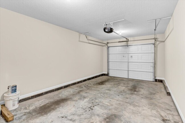 Building Photo - 521 S Old Sevierville Pike