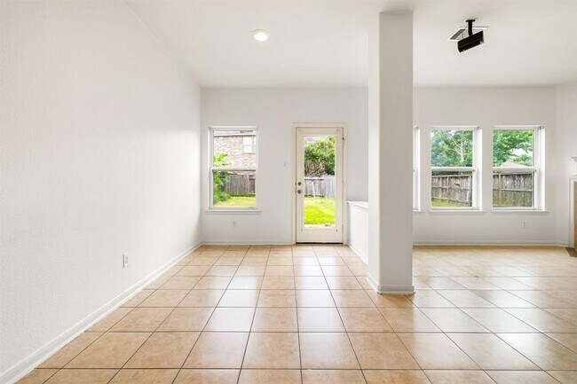 Building Photo - 9415 Herons Grove Ln