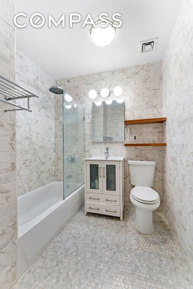 Building Photo - 315 7th Ave