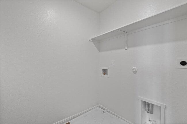 Building Photo - 619 Gemsbok Rd