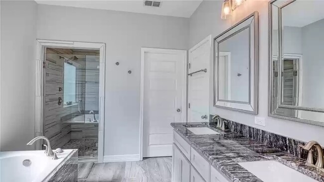 Building Photo - 13829 Laffite Dr
