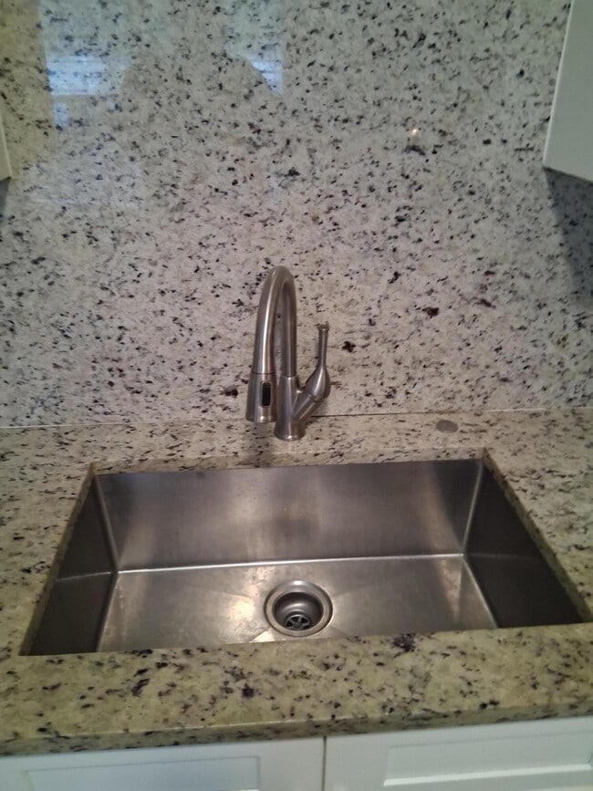 Building Photo - 5815 Garden Ave