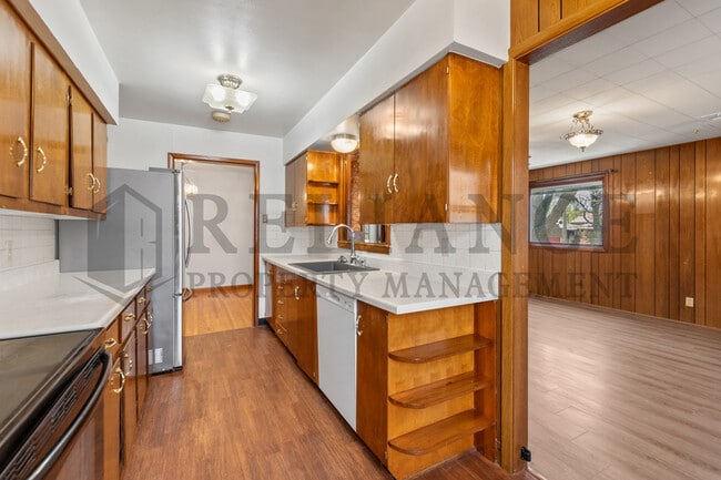 Building Photo - 1707 S Mission Rd