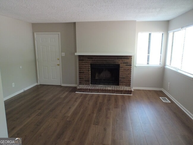 Building Photo - 13 Oak Mt Dr