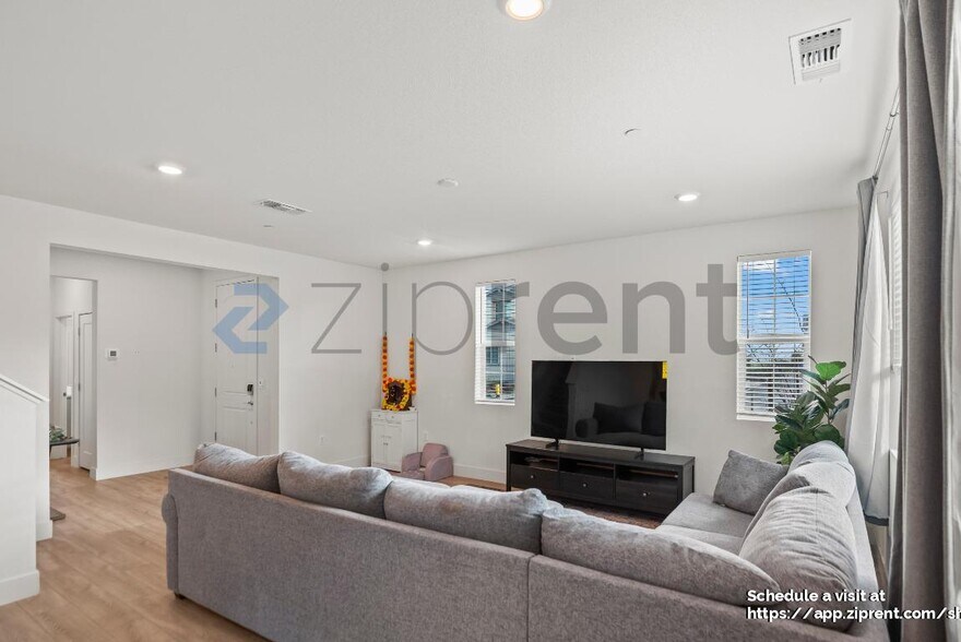 Building Photo - 1804 French Wy