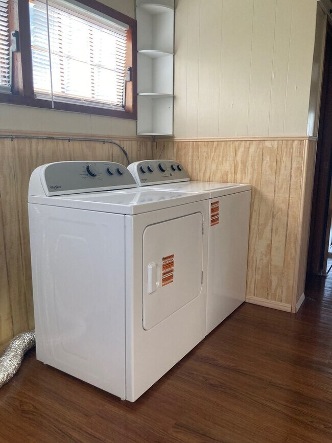 Building Photo - 2718-2720 S. Stewart