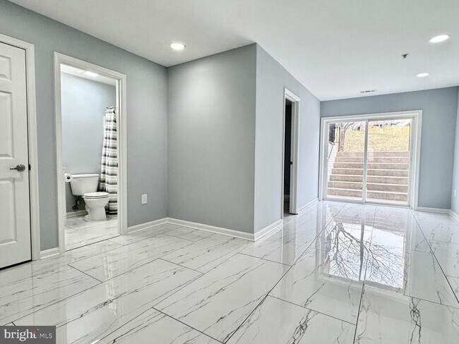 Building Photo - 2601 Emerson Dr