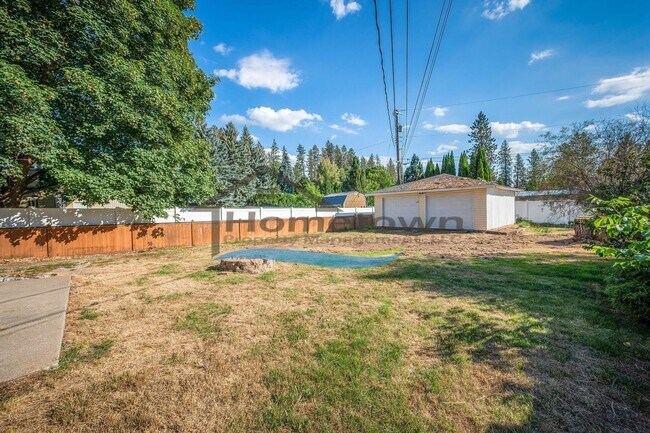 Building Photo - 4 Bedroom 2 Bath Home with 2-Car Detached Garage Available in Hayden, Idaho!