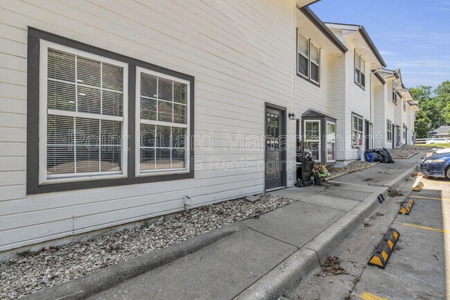 Building Photo - 955 Leroy St