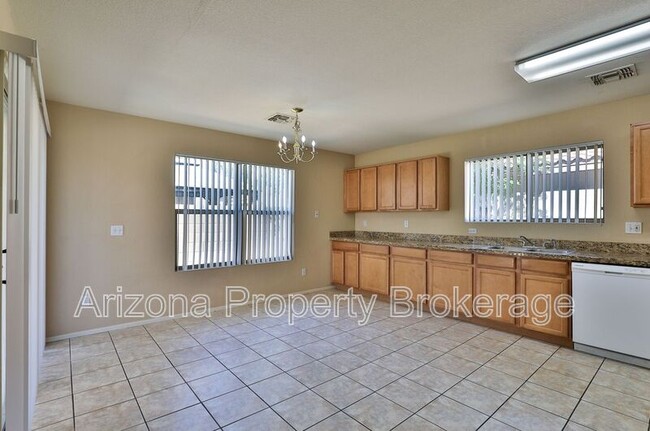 Building Photo - 1186 S Fresno Ct