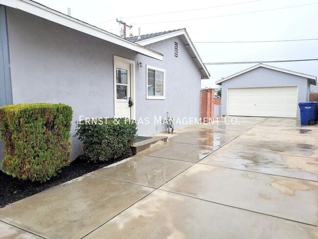 Building Photo - 8419 San Capistrano Way