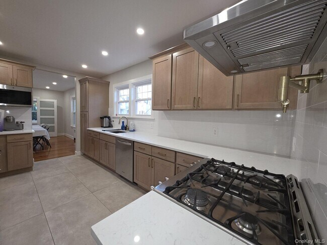 Building Photo - 325 Pacific Ave