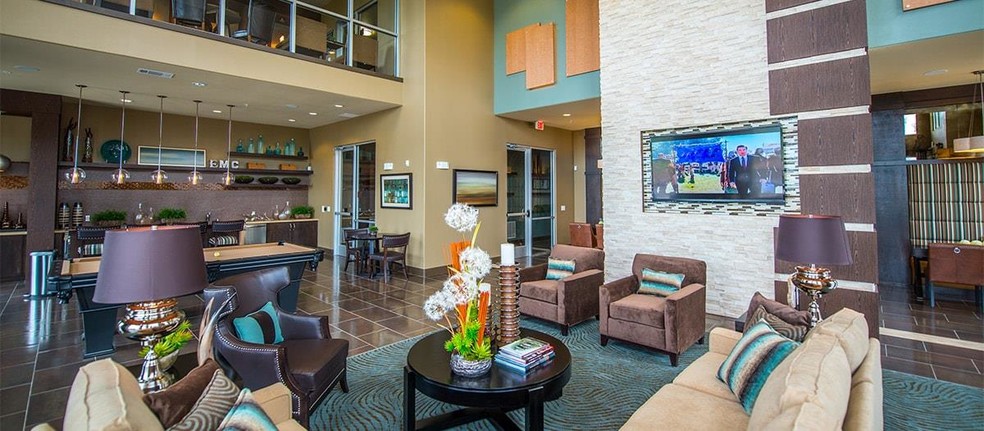 MAA Market Center - 3825 Mapleshade Ln Plano TX 75075 | Apartment Finder