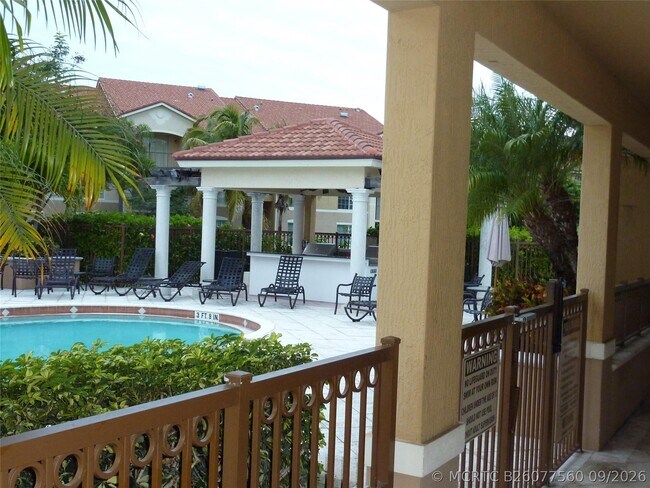 Building Photo - 913 Villa Cir