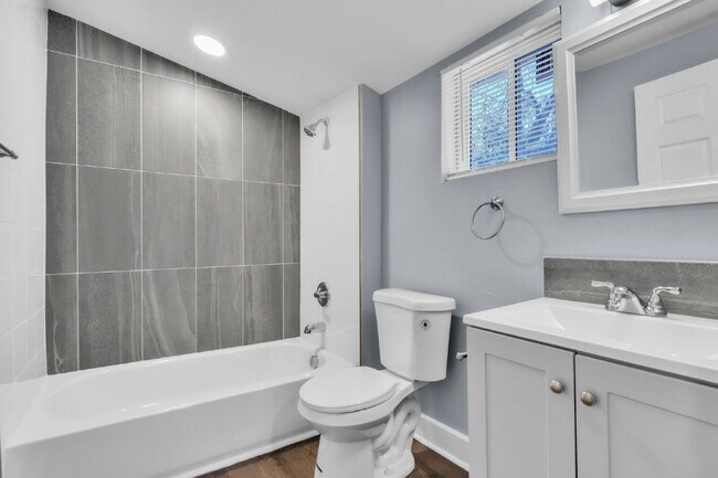 Building Photo - Cozy 2BR, 1BA Home with Spacious Yard