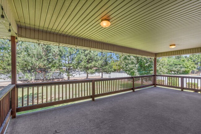 Building Photo - Spacious 5 Bed Kaysville Home with 3-Car Garage