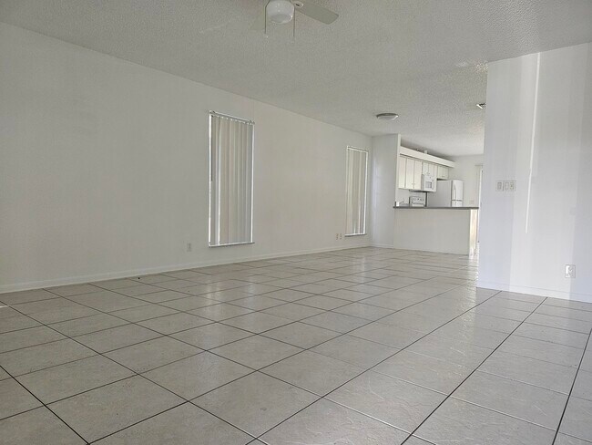 Building Photo - 4635 Orleans Ct