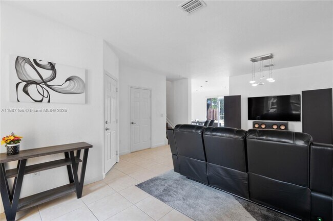 Building Photo - 8618 NW 113th Ct