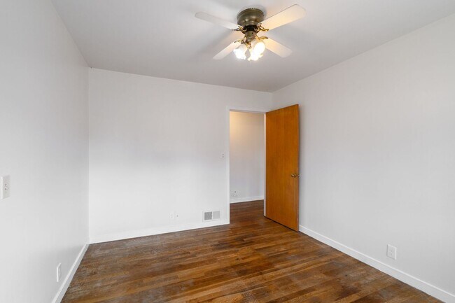 Building Photo - Gorgeous Audubon Park Home with Detached G...