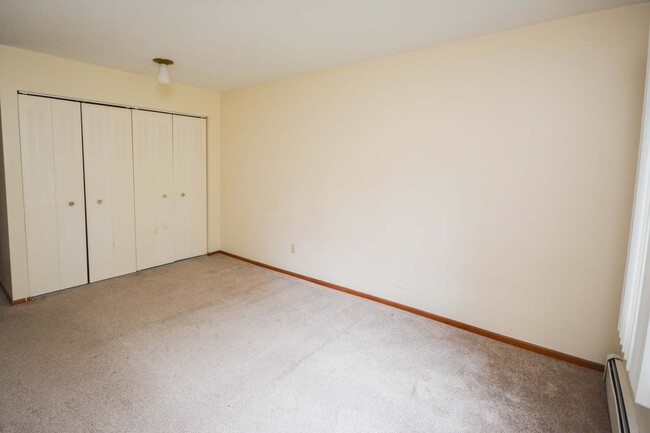 Building Photo - 1br condo with tons of amenities!