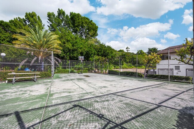 Building Photo - Bright and Open 3 Bedrooms Plus 2 Car Garage