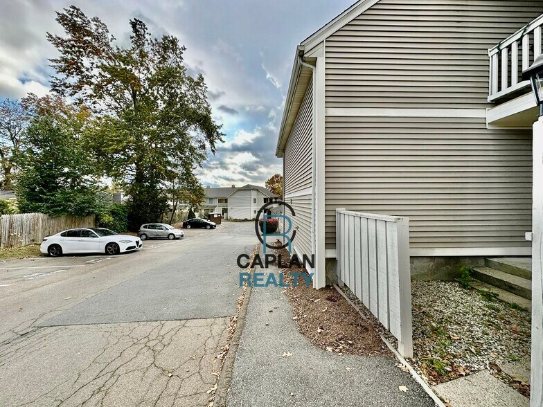 Building Photo - 470 Whalley Ave