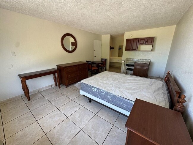 Building Photo - 7900 S Orange Blossom Trail