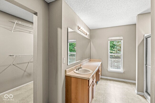 Building Photo - 5641 Buck Dr