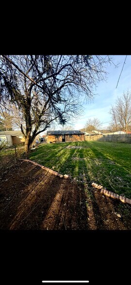 Building Photo - 1611 Vilardo Ln
