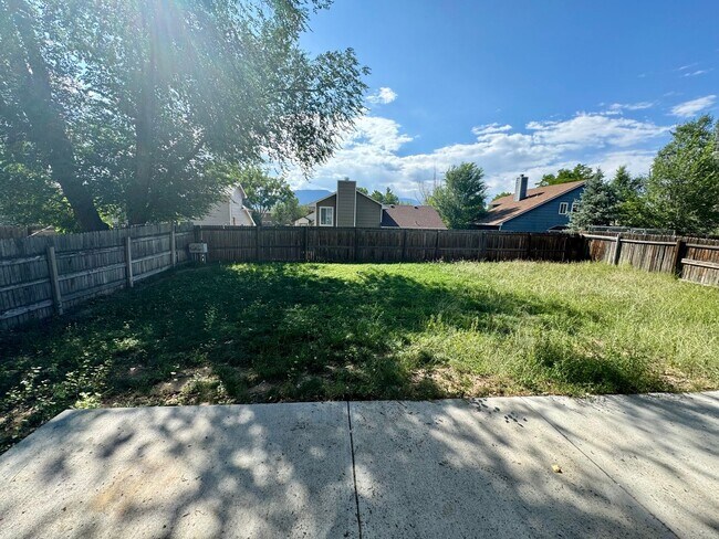 Building Photo - Lovely 3 bedroom/2 bath home in Fountain V...