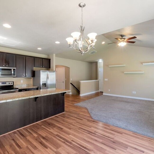 Building Photo - Lehi Rambler with charming cottage design