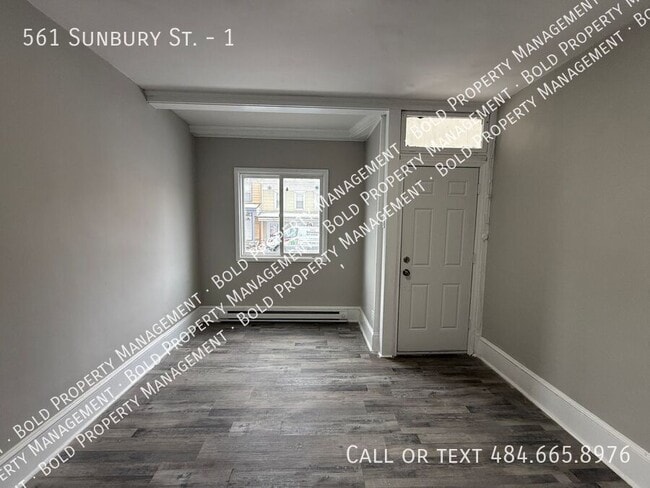 Building Photo - 561 Sunbury St