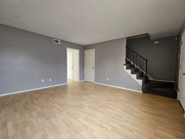 Building Photo - 129 Crystal Bend