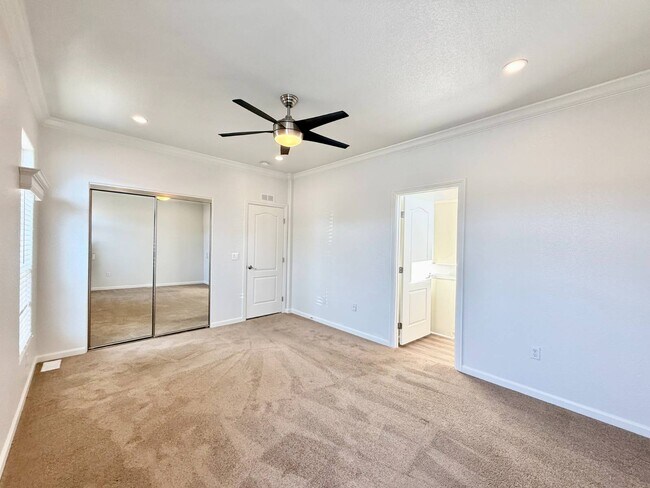 Building Photo - 80 Huntington St