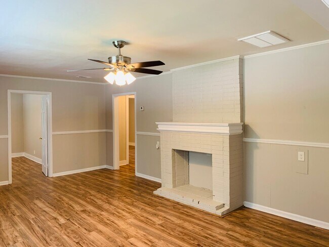 Building Photo - Wow! Grant Park Location! 3 bed, 2 bath, h...