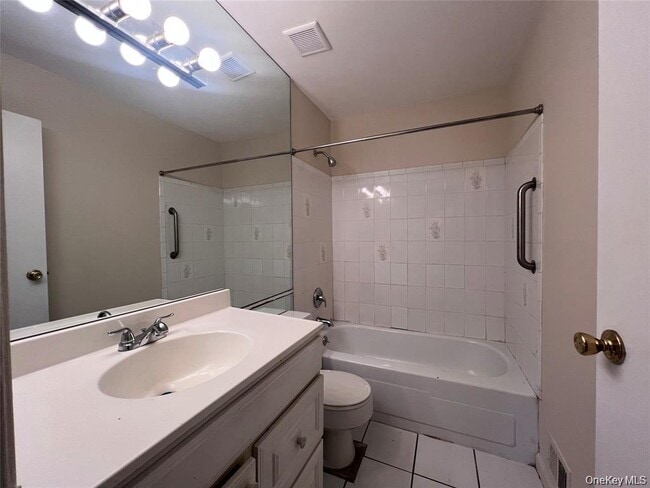 Building Photo - 200 Springmeadow Dr