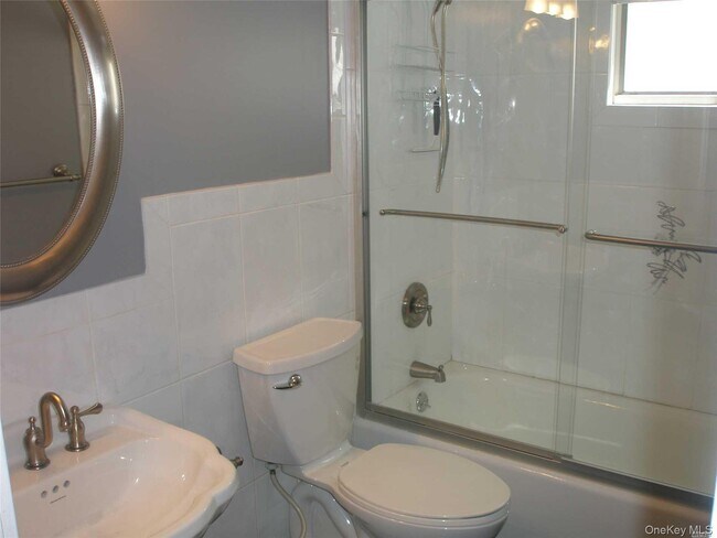 Building Photo - 4924 Express Dr S