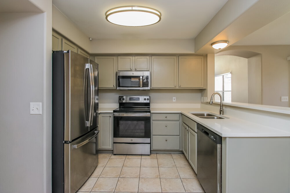 Building Photo - 633 S Balboa