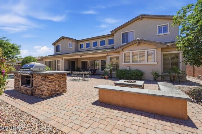 Building Photo - 900 W Macaw Dr