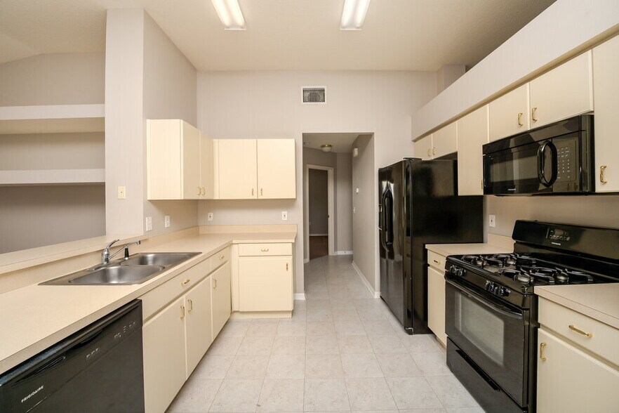 Building Photo - 30801 Tremont Dr