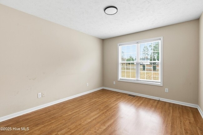 Building Photo - 558 Wiregrass Rd