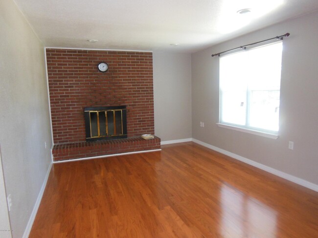 Building Photo - 1070 Lark St