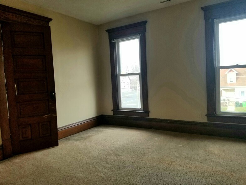 Building Photo - 1015 S Arch Ave