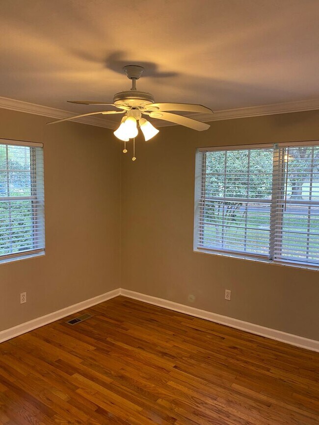 Building Photo - Adorable Brick Home in Betton Hills