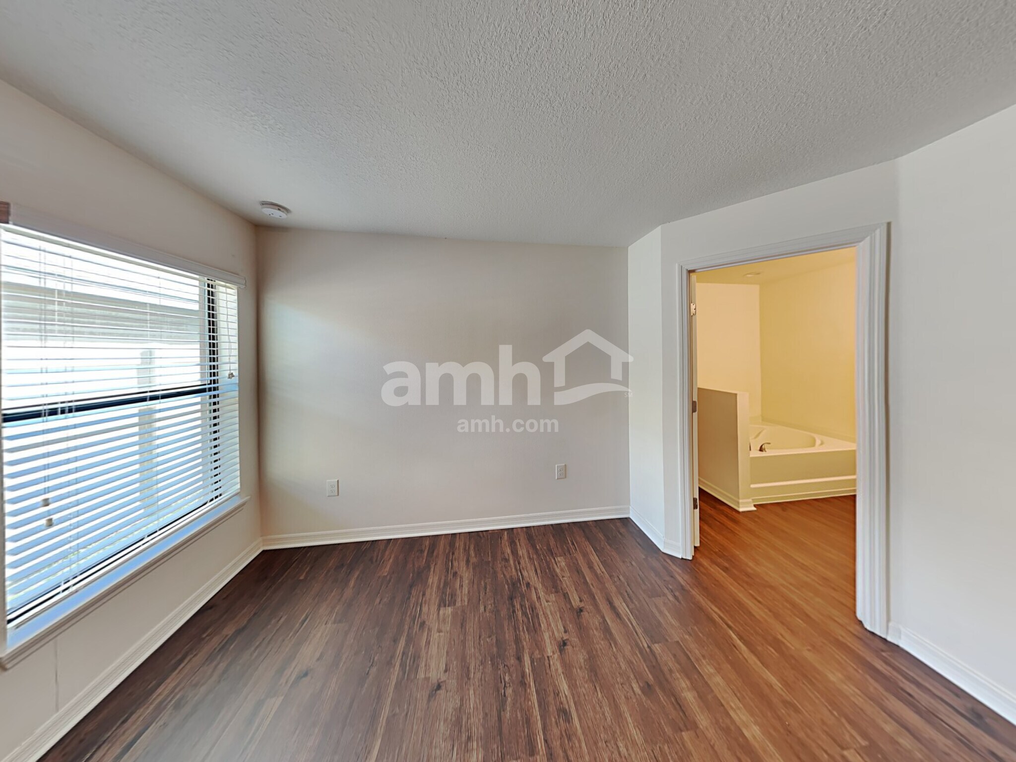 Building Photo - 911 Wynnmere Walk