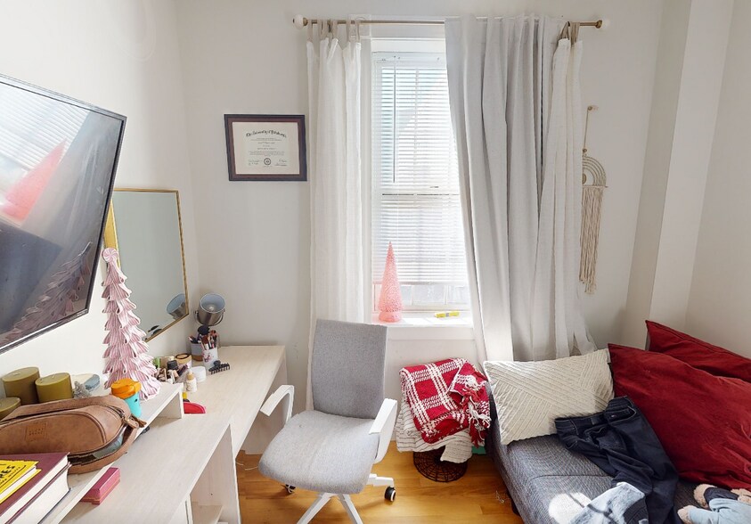 Building Photo - 4 Bishop Allen Dr