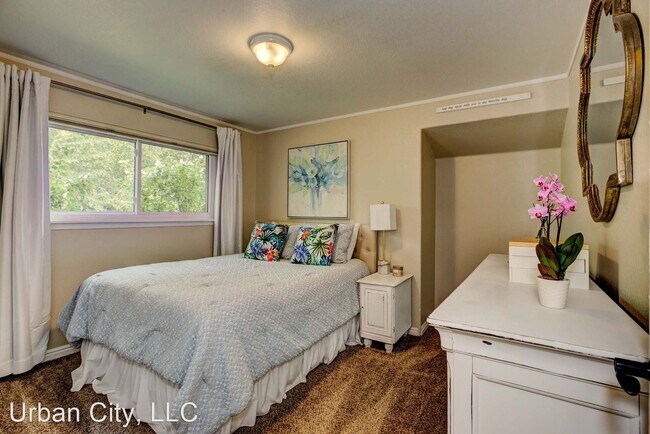 Building Photo - 3 br, 1 bath House - 1125 Wild Phlox