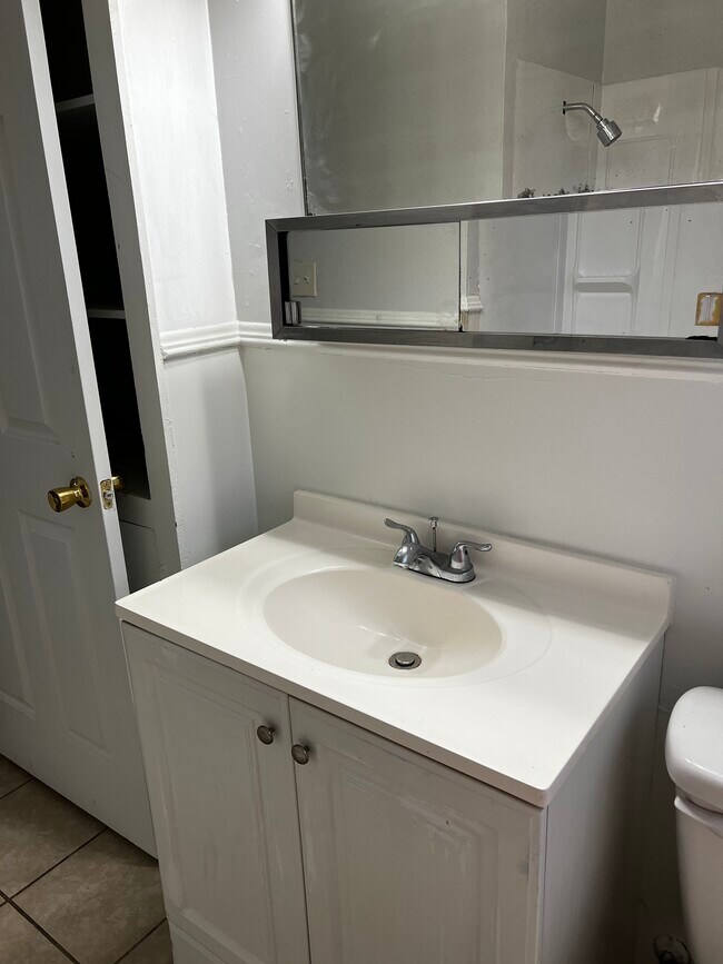 Building Photo - 1909 McCall St