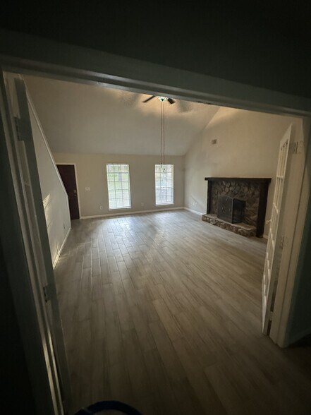 Building Photo - 8406 Red Cedar Way